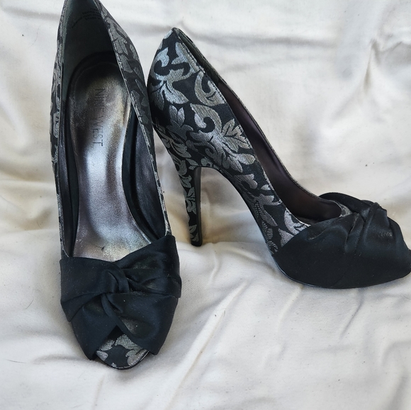 Gorgeous peep-toed heels - Picture 2 of 6